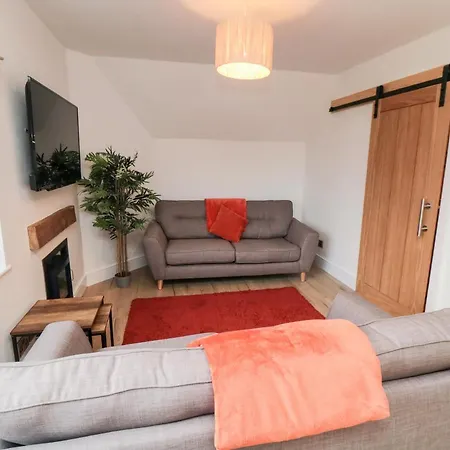 Semesterbostad 4 Maypole *