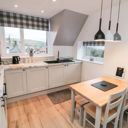 4 Maypole Semesterbostad *