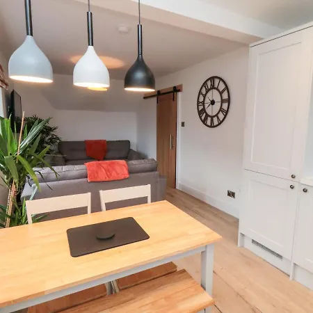 4 Maypole Semesterbostad *