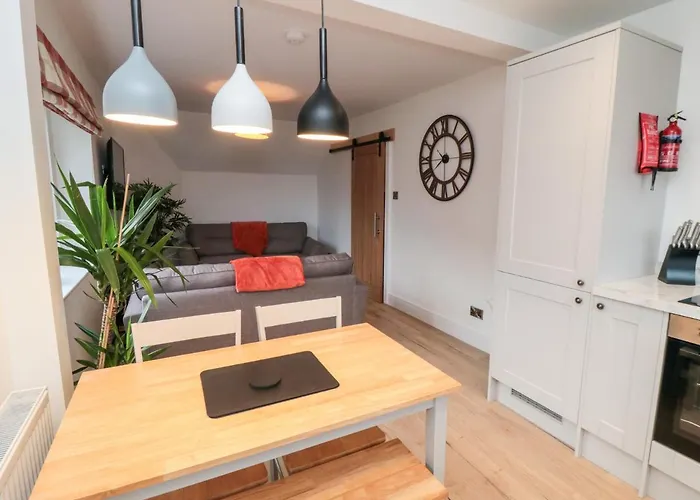 4 Maypole Semesterbostad *